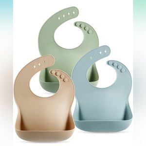 NWT 3 Set of Silicone Bibs